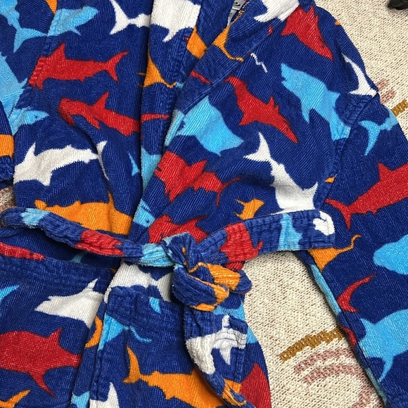 Shark print robe kids size XS 3/4 hood tie waist pool/beach/bath time - Picture 3 of 7